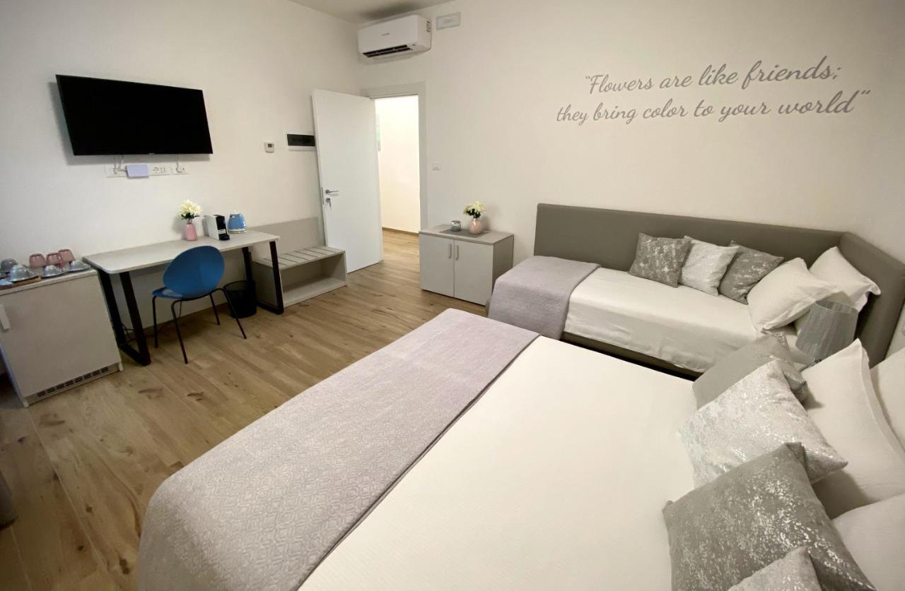 Five Flowers Guest house *